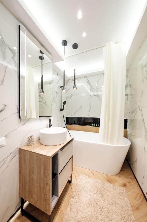 Brand New Luxury Apartment In The Heart Of Braşov Extérieur photo